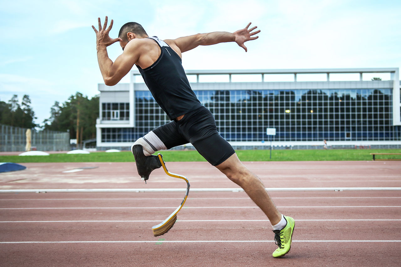 guy running with prosthetic foot